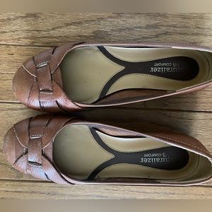 Naturalizer brown leather flats size 5.5 great used condition